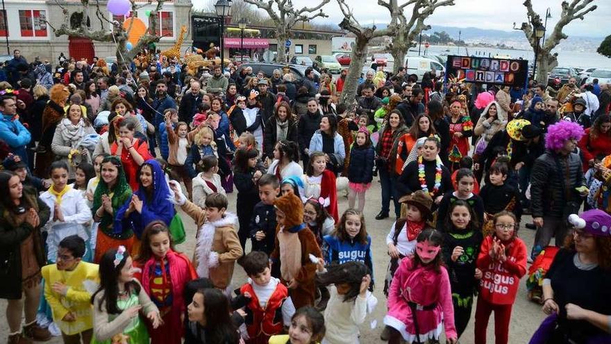 Un momento de la fiesta en el entorno de la Alameda Vella de Cangas. // G.Núñez