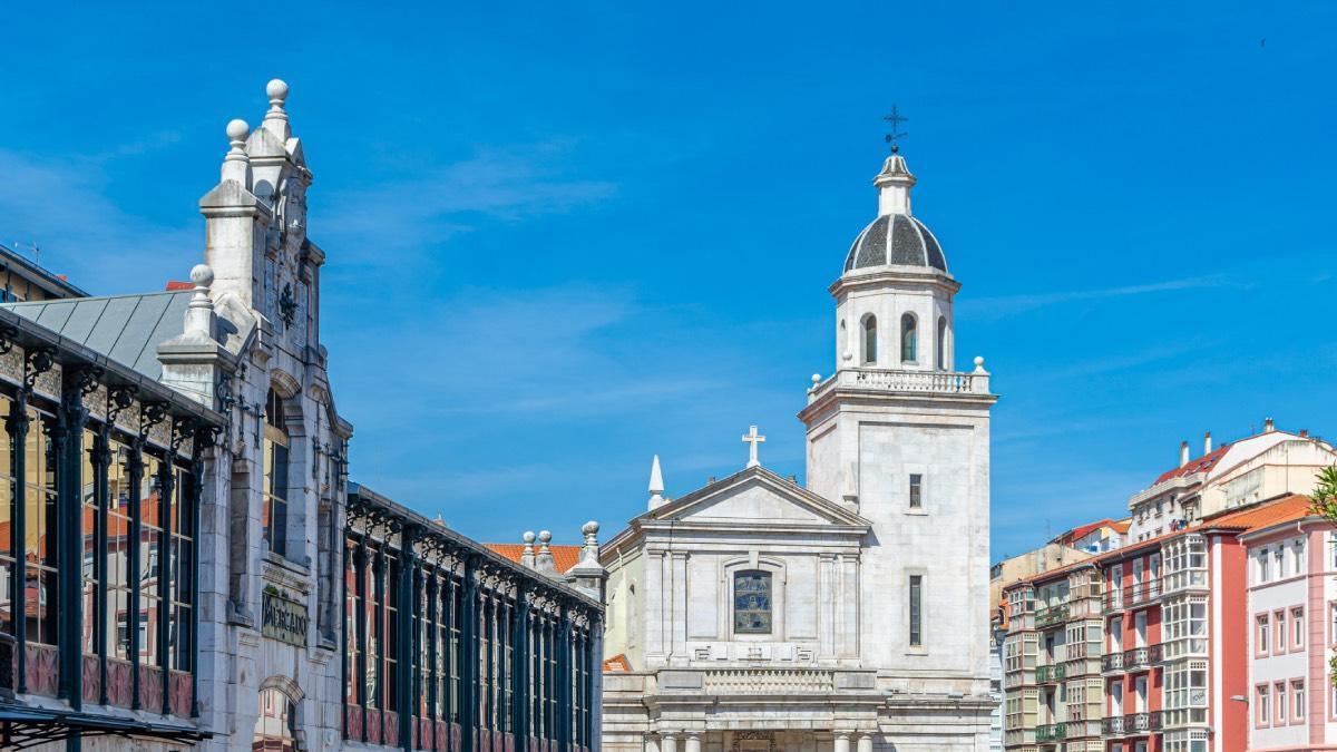 El mercado de abastos más espectacular de España tiene 120 años y es una joya modernista con los mejores productos del Cantábrico
