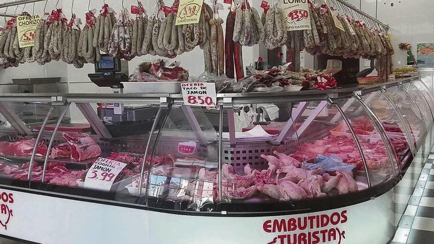 Mostrador de la tienda de Embutidos Turista en Zamora.