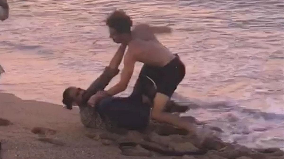 Violenta agresión de un ladrón en la playa de la Barceloneta