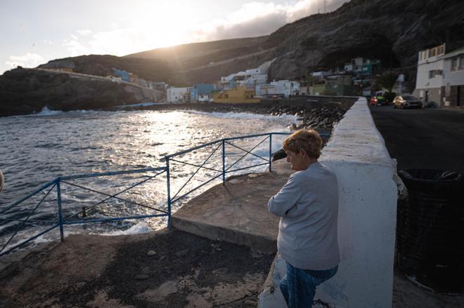 Vecinos de Los Barrancos de Santa Lucía, en la zona costera de Güímar
