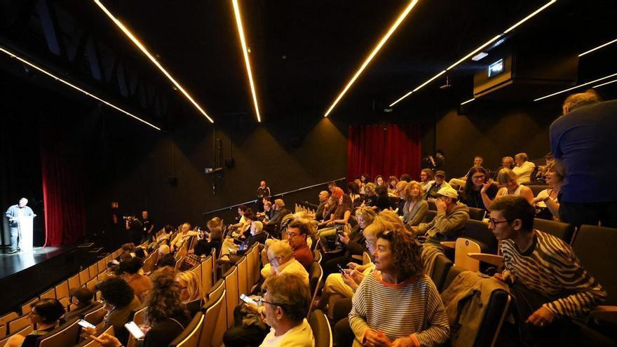 Los rostros de la soledad no deseada y la gentrificación: Pep Pérez Castelló presenta 'Arrabal' en Ibiza