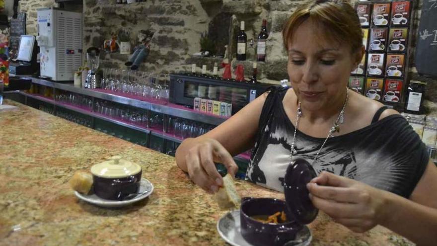 Silvia Fernández presenta su &quot;Delicia de ternera&quot; en Puebla.