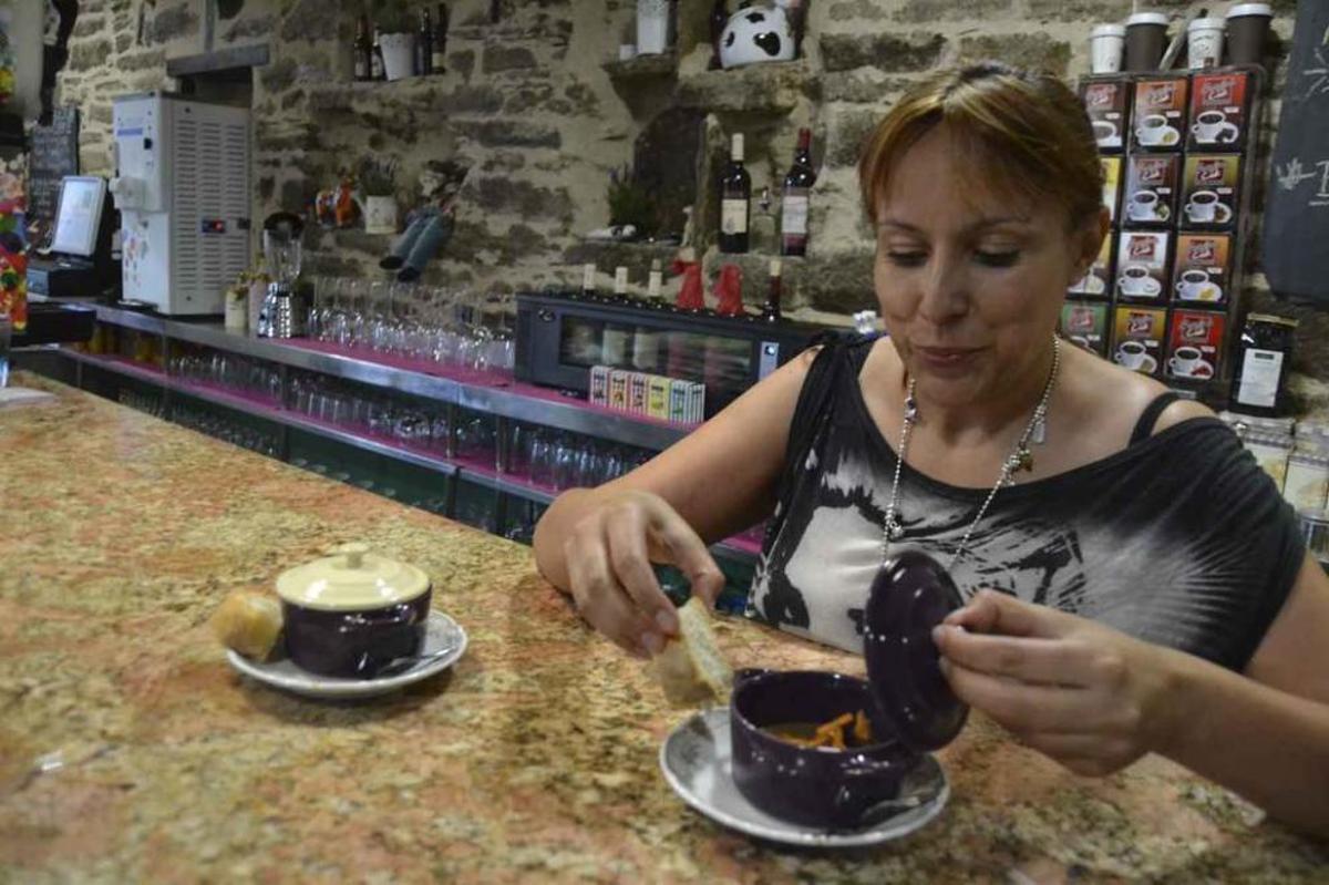 Silvia Fernández presenta su "Delicia de ternera" en Puebla.
