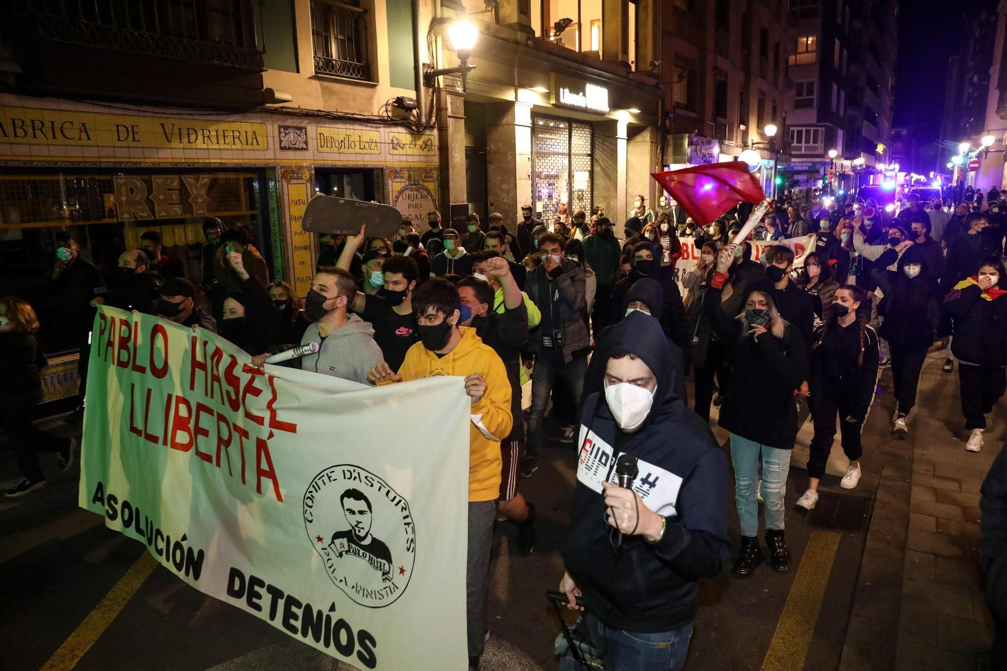 Tensa manifestación a favor de Pablo Hasél en Gijón