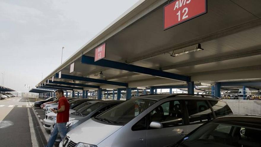 Competencia multa a AENA y a 11 empresas de alquiler de coches con 3,1 millones por pactar precios