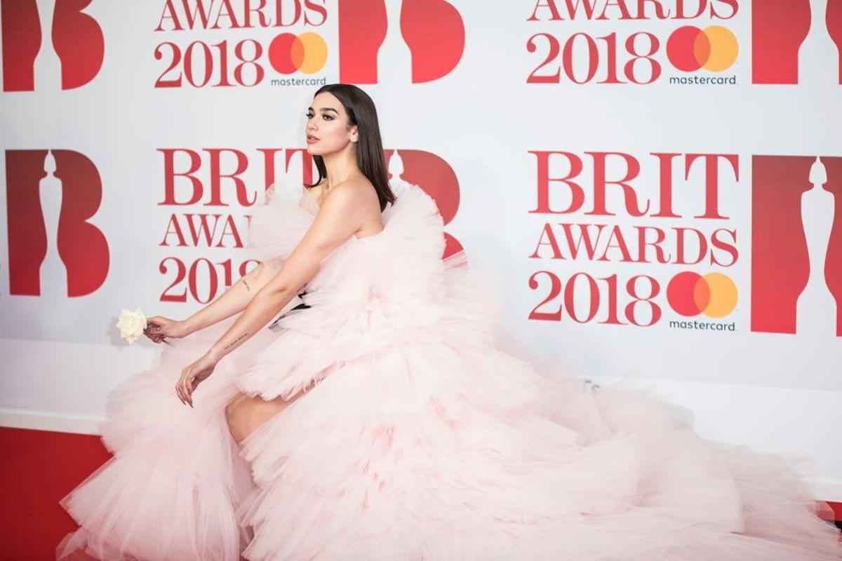 Dua Lipa y su vestido bien de tul en los 'Brit Awards'