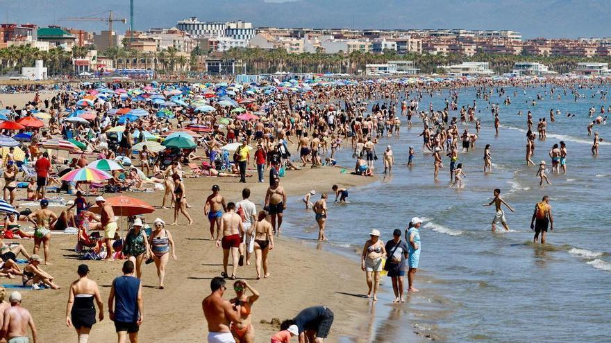 Playas a reventar en un domingo de calor