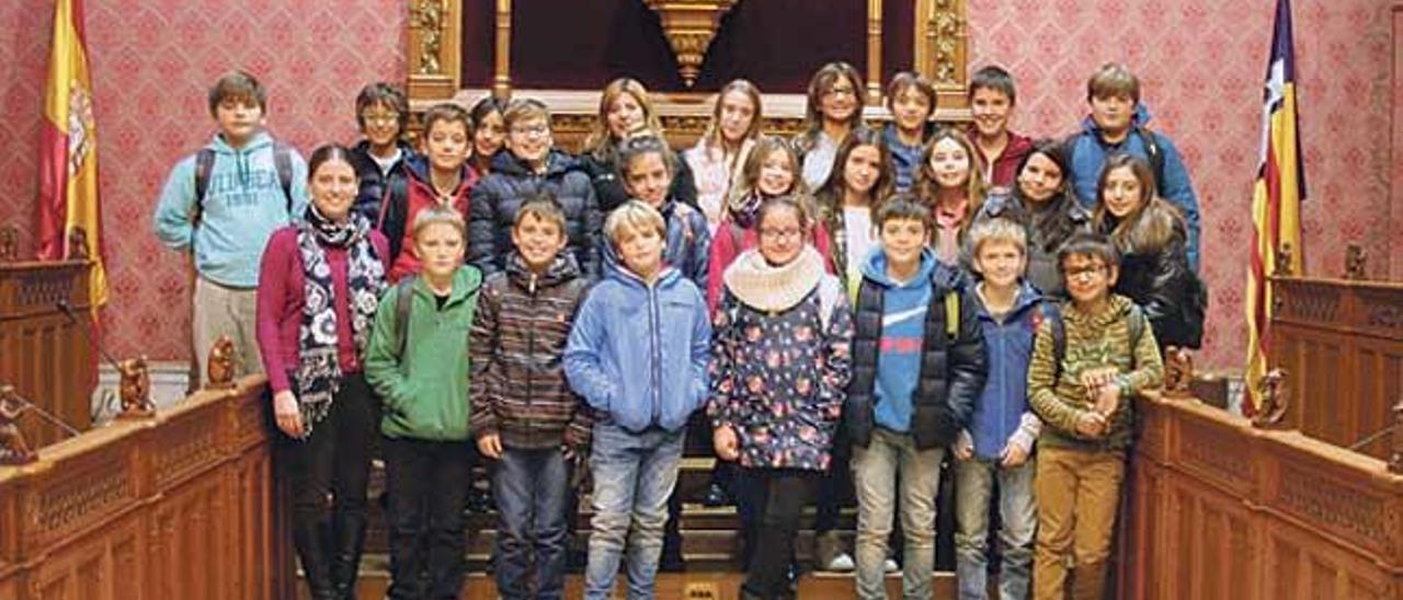 Visites escolars Conèixer les institucions de les Illes