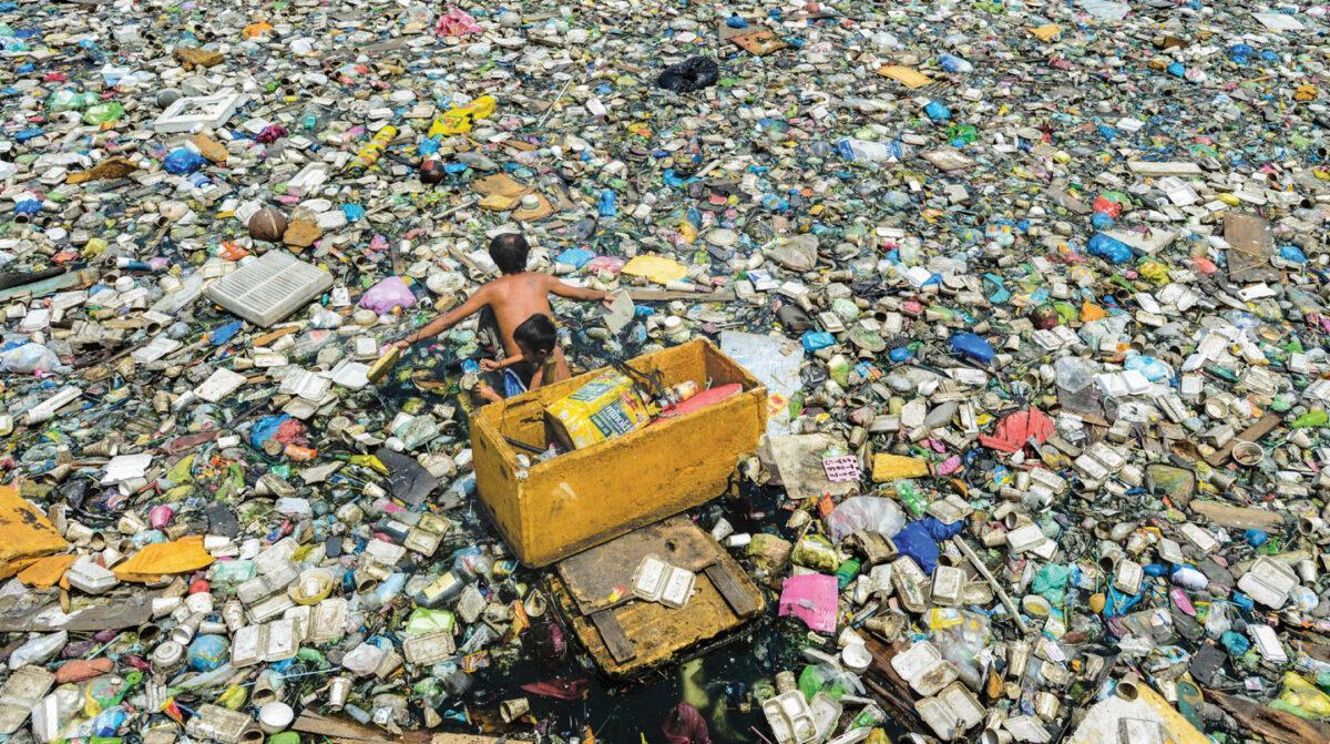 Descubren que la vida surge en las ‘islas de plástico’ en mar abierto