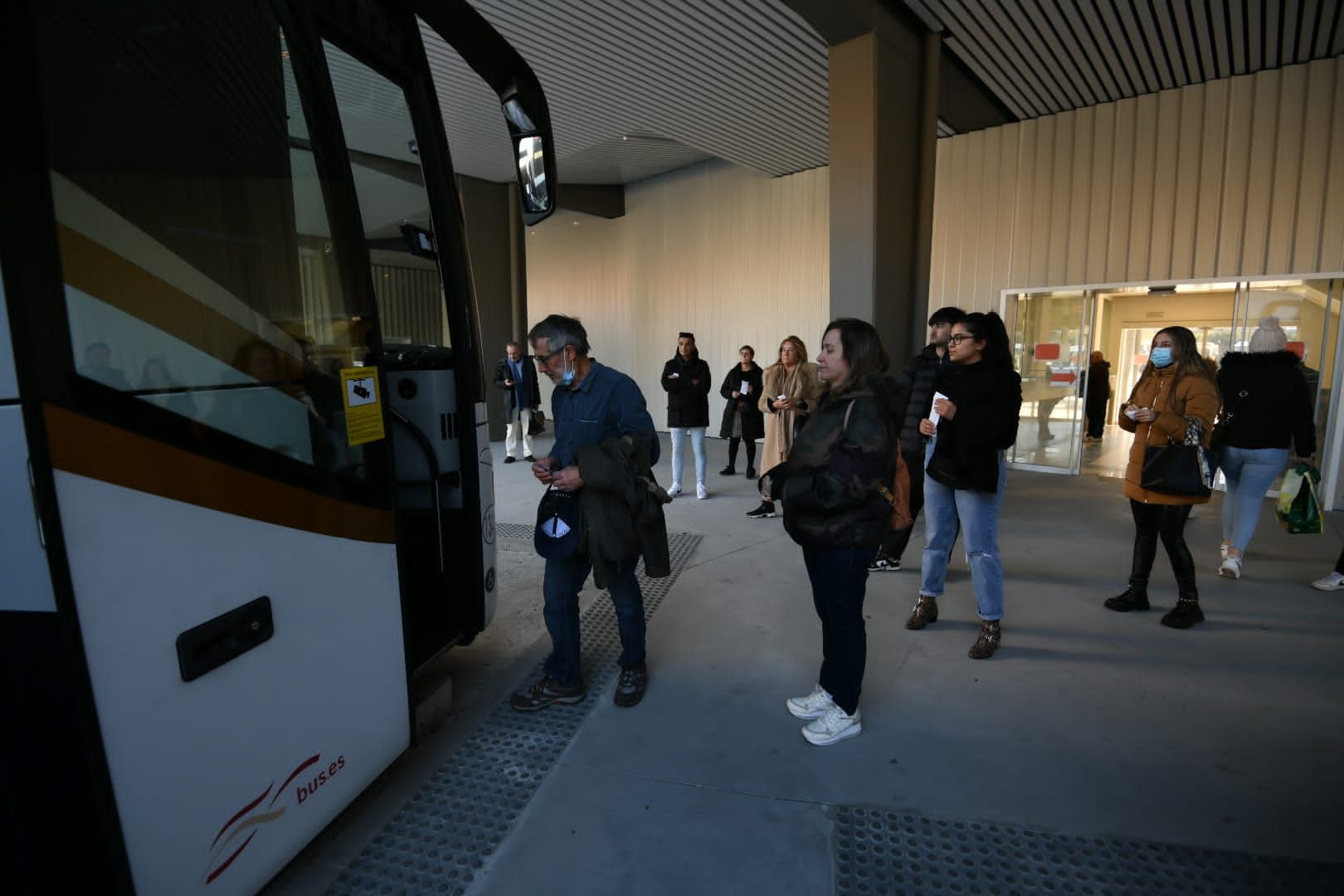 Viajeros en la estación de Pontevedra