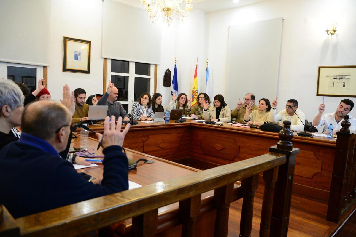 Un momento del pleno del lunes en el Concello de Bueu.