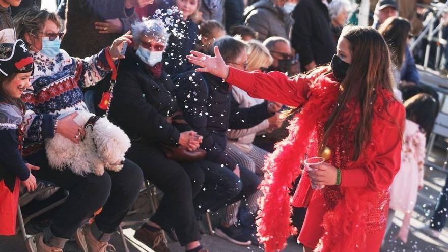 Un dels moments de la rua de l’any passat a Roses.