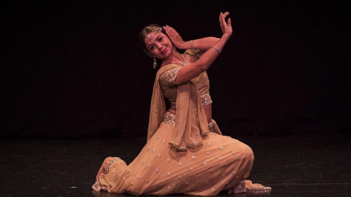 Una de les postures de la dansa kathak. | | DAVID CORRAL