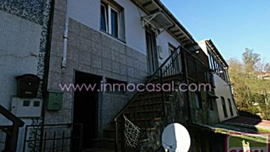 30.000 € Venta de casa en Ciaño (Langreo), 3 habitaciones, 1 baño...