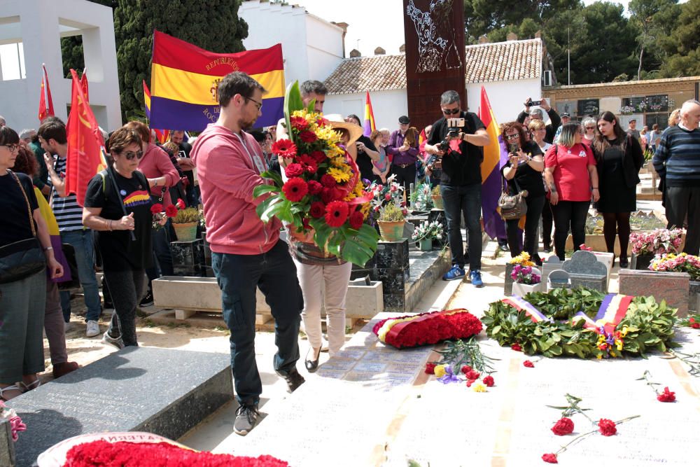 Homenaje a los fusilados en el cementerio de Paterna