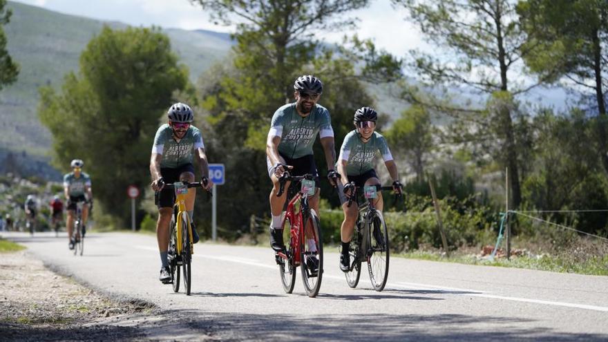 Más de 2.000 ciclistas disfrutan de la TotalEnergies Gran Fondo Alberto Contador