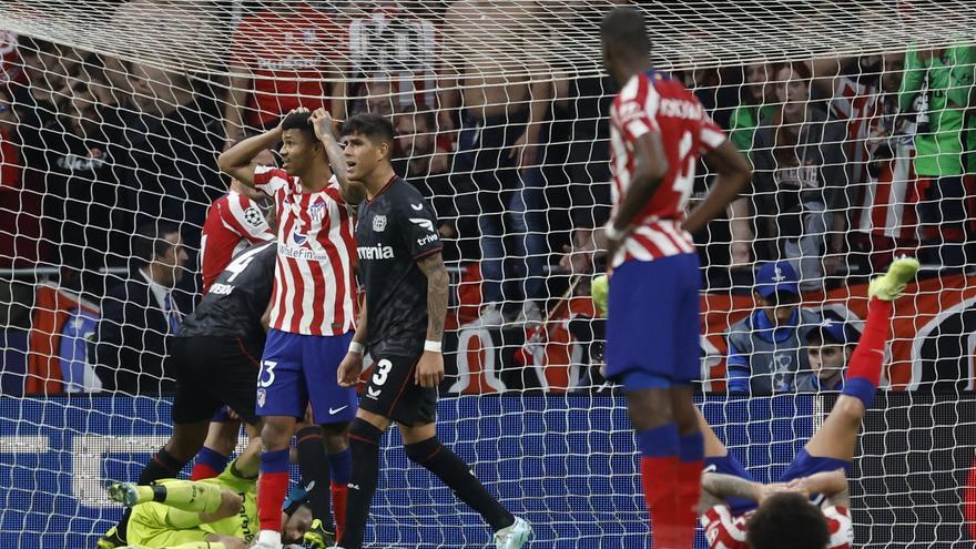 El Atlético queda eliminado de la Champions tras fallar un penalti con el partido acabado