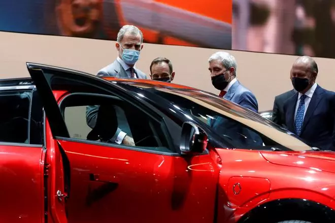 El rey Felipe VI y Pedro Sánchez inauguran el salón del Automobile de Barcelona