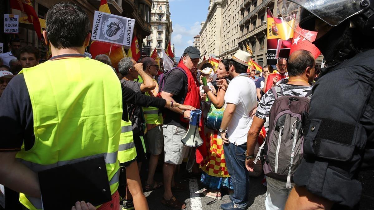 los Mossos han tenido que intervenir para evitar enfrentamientos.