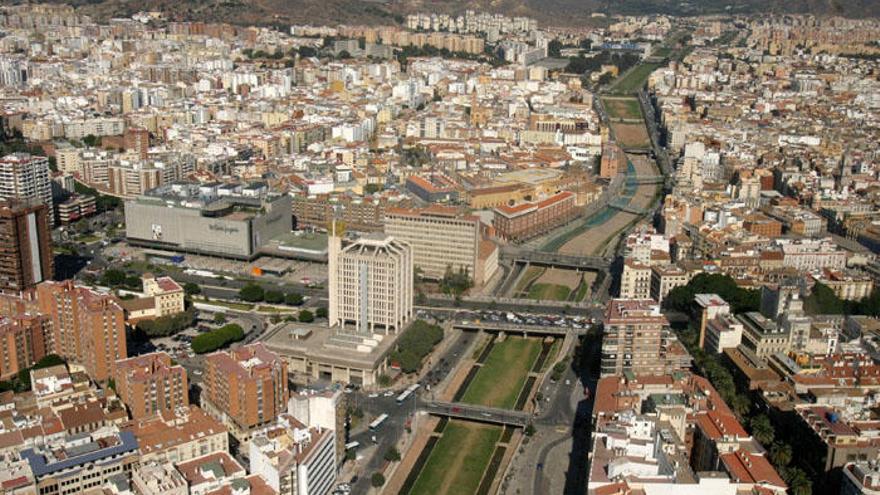 Imagen de archivo del cauce del río Guadalmedina.