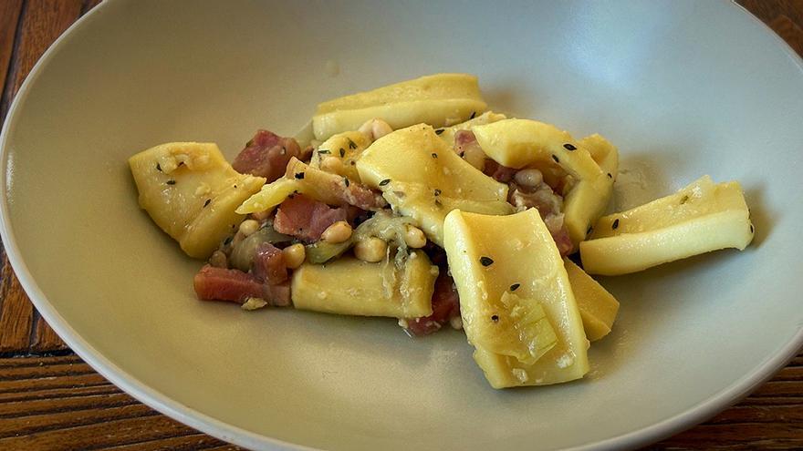 Vídeoreceta de la semana: Choco con bacon y piñones