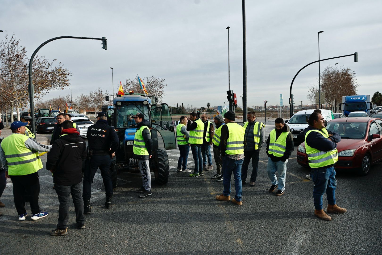 Las primeras tractoradas colapsan València