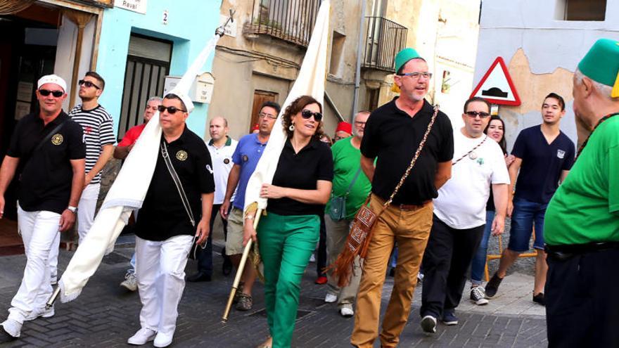 Varios momentos de la jornada de festejos que tuvo lugar ayer en Xixona.