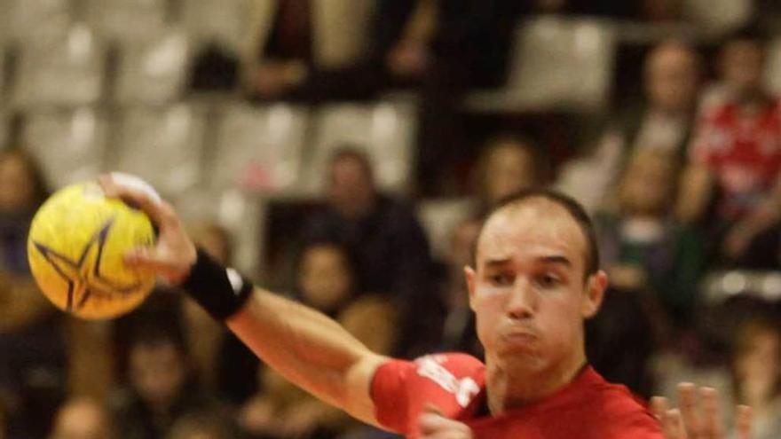 Adrián Fernández, en un partido ante el Granollers.