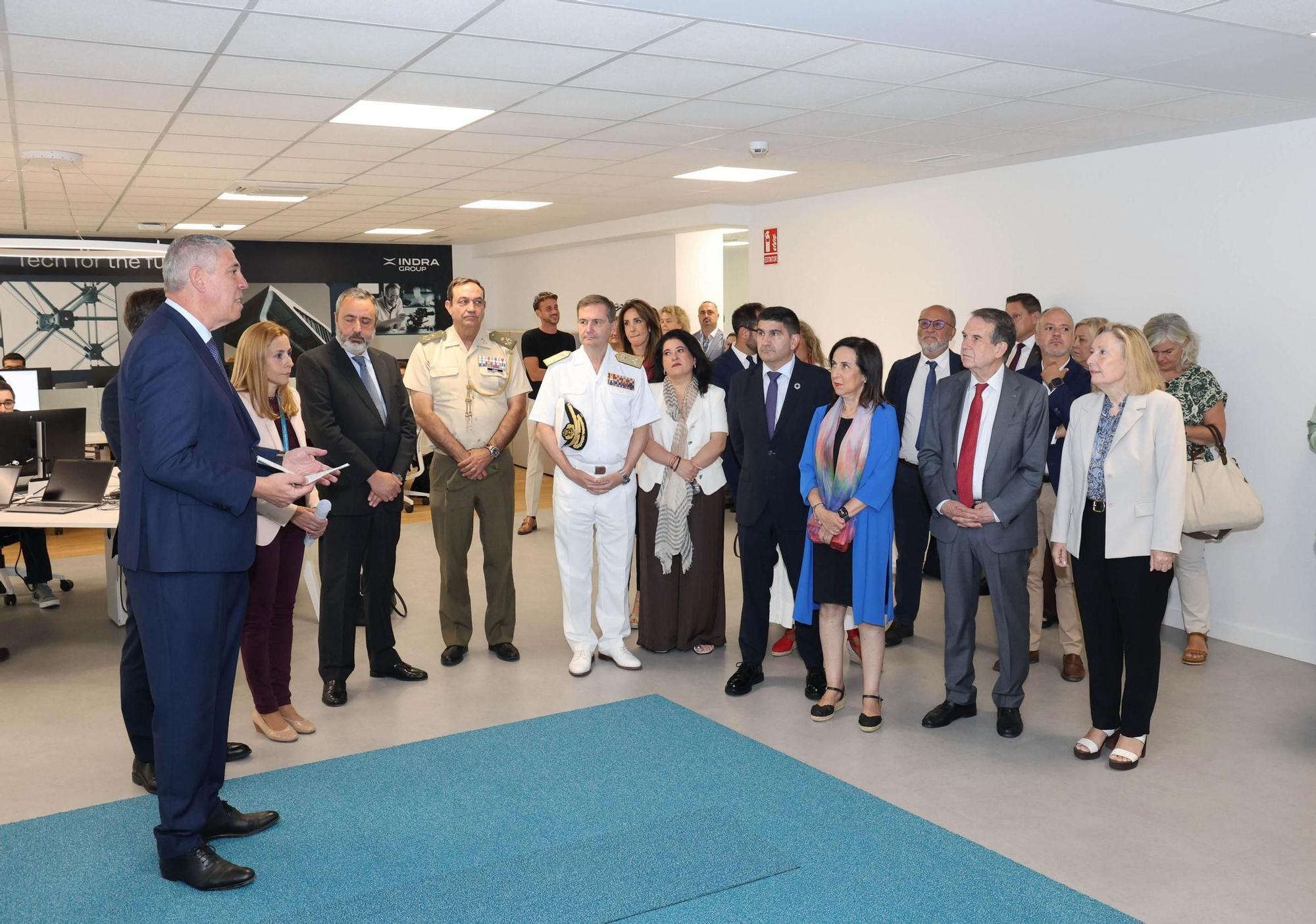 La ministra de Defensa, Margarita Robles, visita la sede de Indra en Vigo