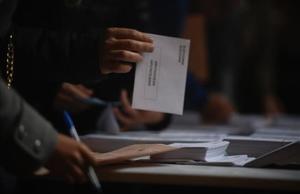Barcelona 10 11 2019  Politica  Ambiente en colegio electoral durante la jornada de elecciones generales 2019  Fotografia de Jordi Cotrina