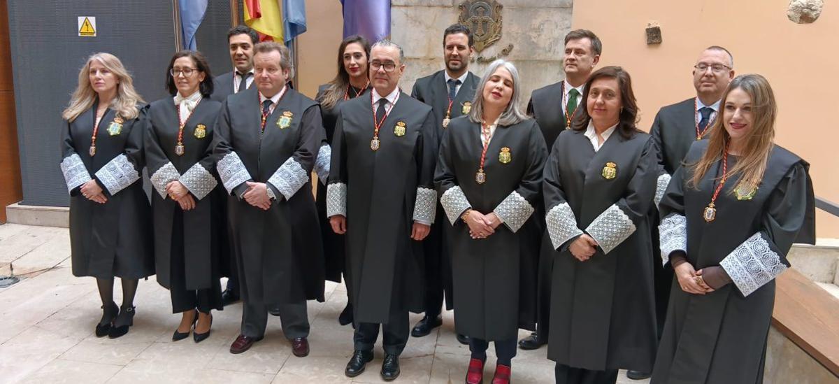 La junta  directiva del Colegio de Abogados de Oviedo, con las nuevas incorporaciones. | COLEGIO DE ABOGADOS DE OVIEDO