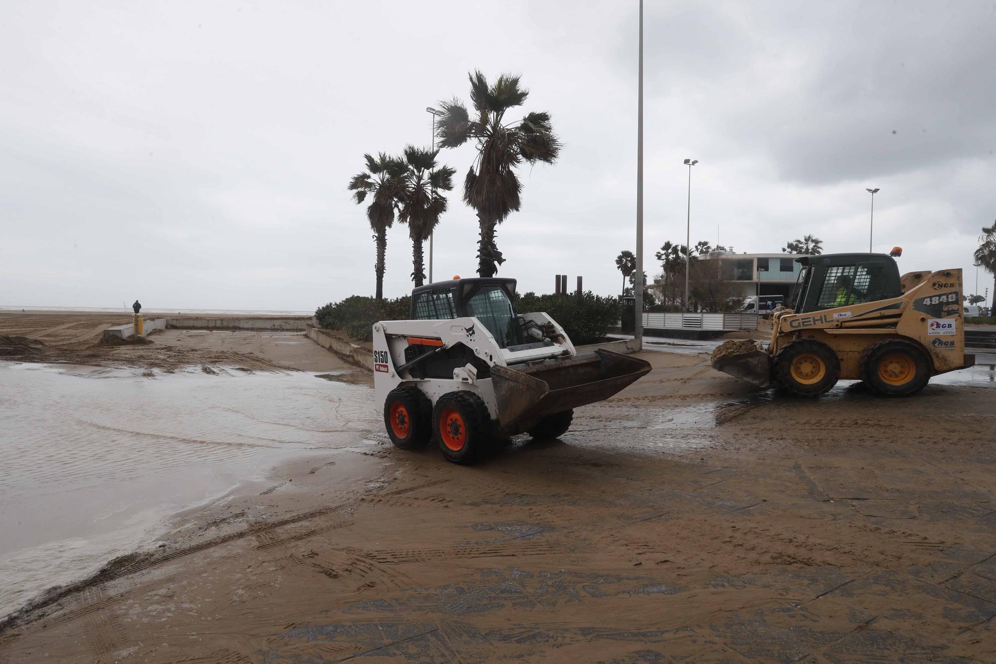 Así ha quedado La Malvarrosa por el fuerte temporal