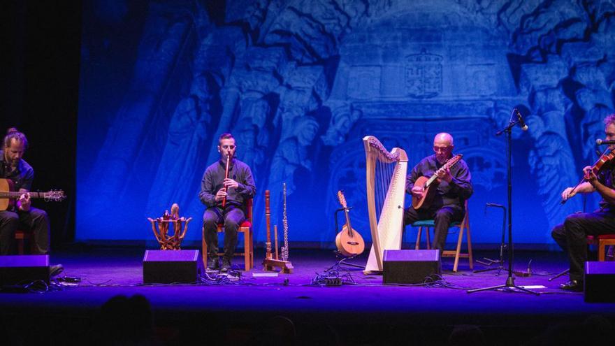 El arpa que mece la música tradicional