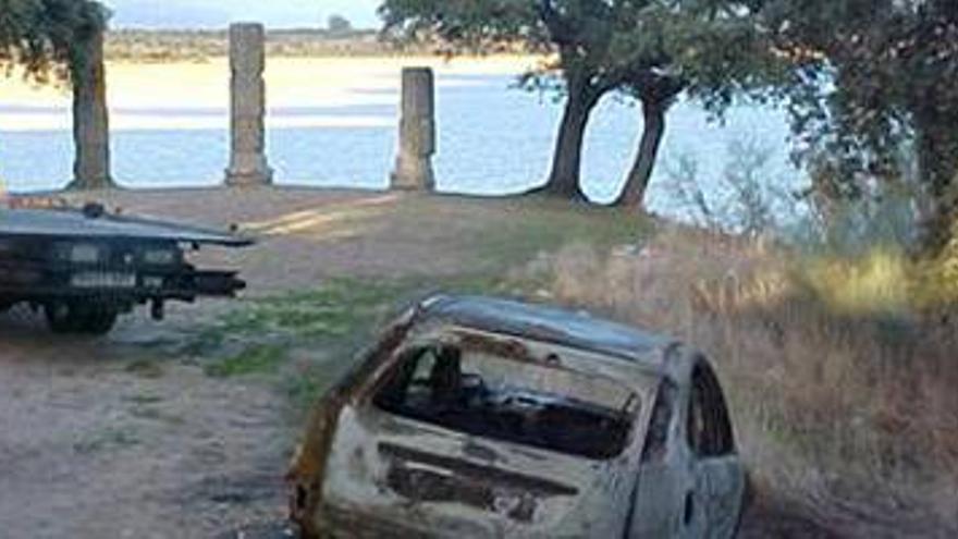 Retiran el coche que había abandonado junto a los “Mármoles de Talaverilla”