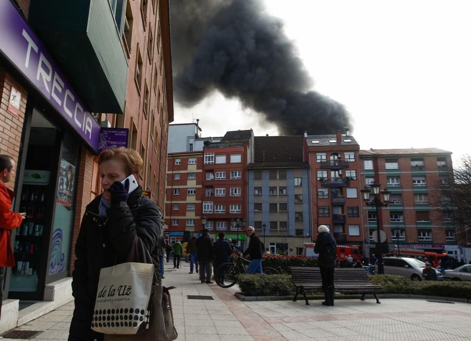 Incendio en un bazar chino de Oviedo.
