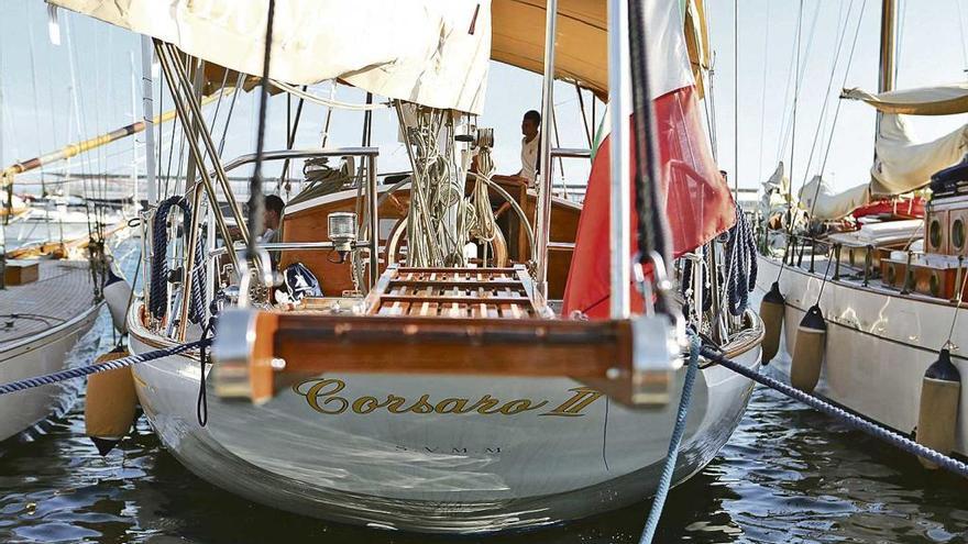 El velero de la Marina militar italiana Corsaro II visita el Puerto de Palma
