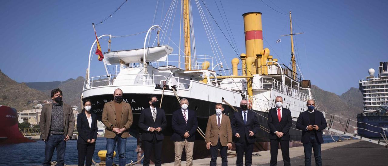 Los organizadores y patrocinadores del concierto ayer durante la presentación en el Puerto de Santa Cruz de Tenerife.