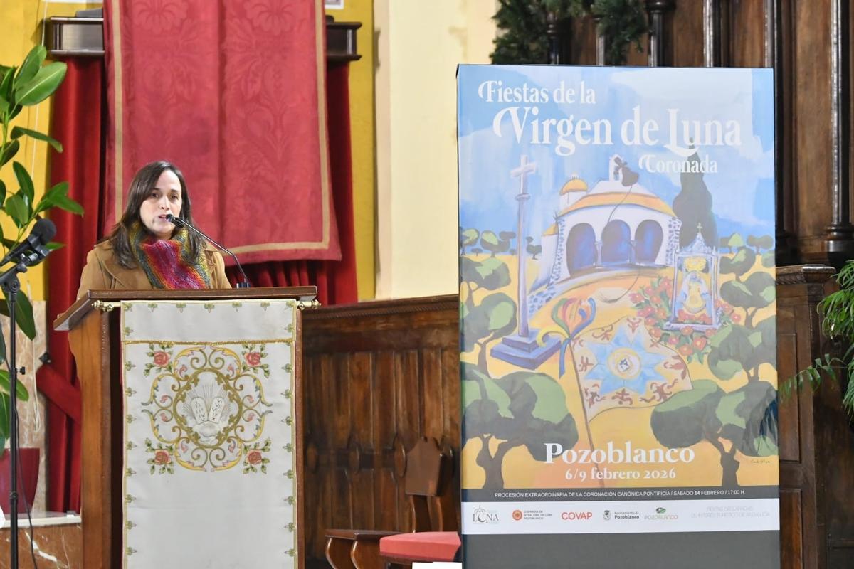 Conchi Rojas, autora del cartel de la romería de la Virgen de Luna.