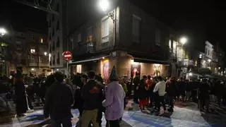 Menores que se 'pasan' con el alcohol hasta la intoxicación etílica: el 061 tuvo que socorrer a 655 chavales en 2025