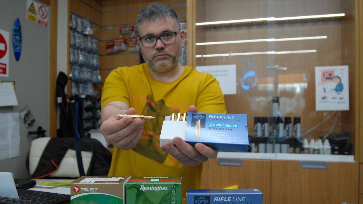 Esteban Tato denuncia que las redes sociales bloquean o eliminan publicaciones relacionadas con la caza, dificultando la promoción de un negocio.