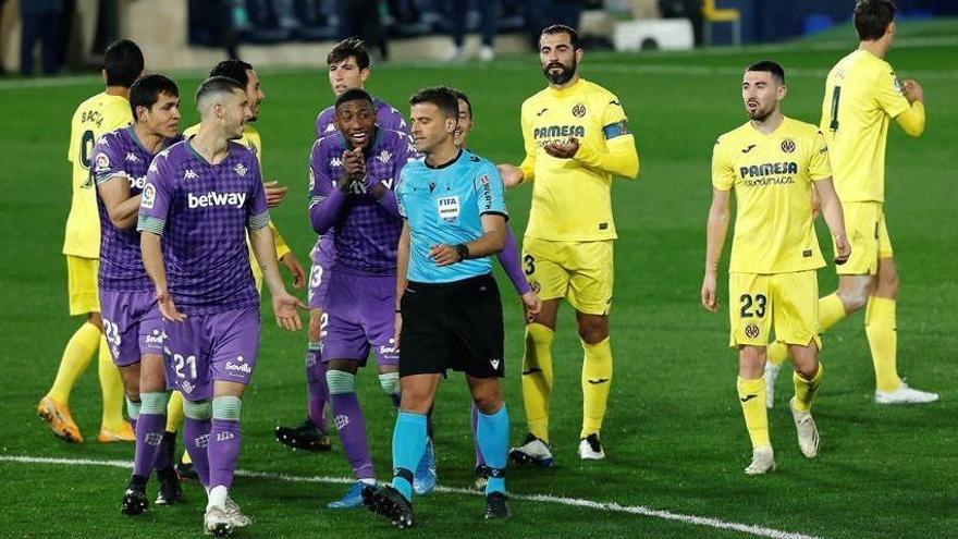 Un buen Betis se lleva el duelo de La Cerámica (1-2)