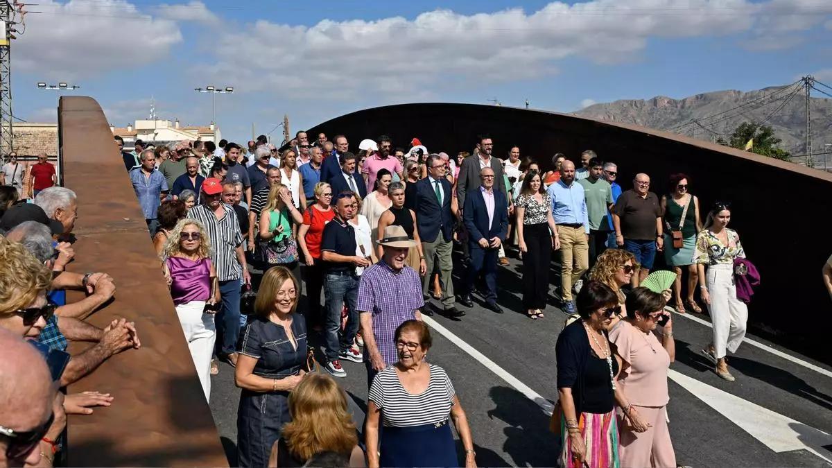 El Raal estrena nuevo puente tras media década