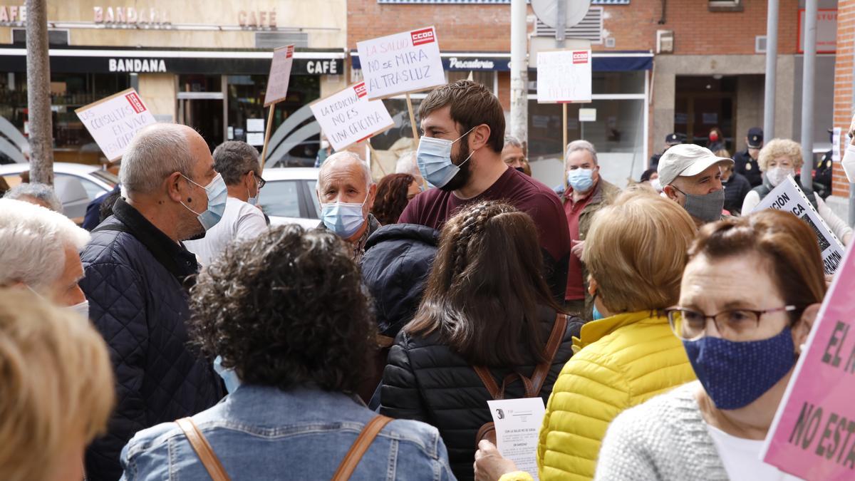 Protesta vecinal en el centro de salud de Severo Ochoa