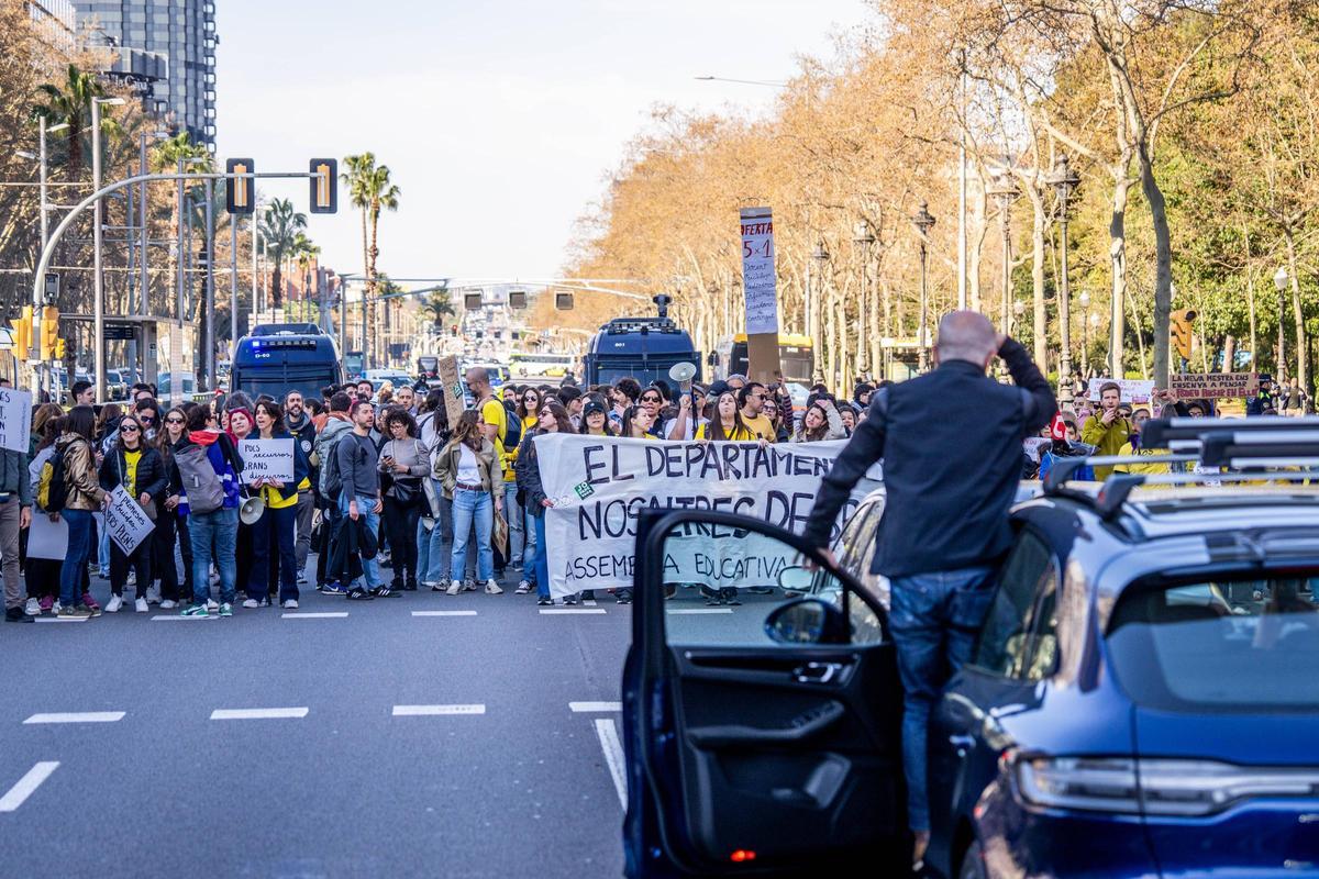 La manifestación de profesores toma el centro de Barcelona