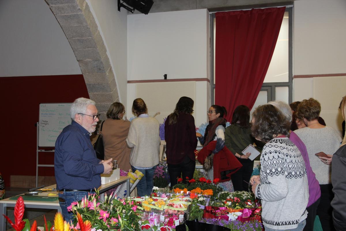 La sessió formativa als voluntaris de Temps de Flors.