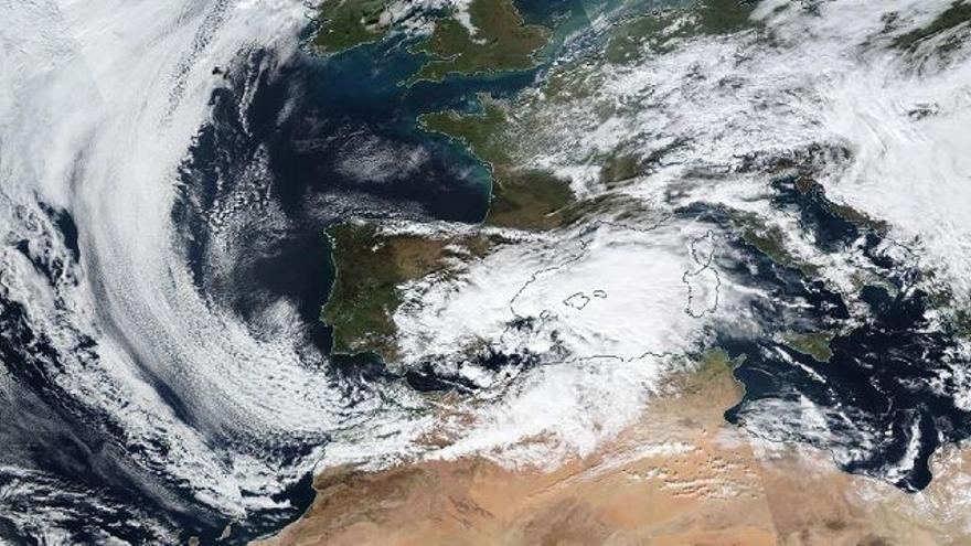 Imagen tomada por un satélite de la borrasca Gloria en el Mediterráneo