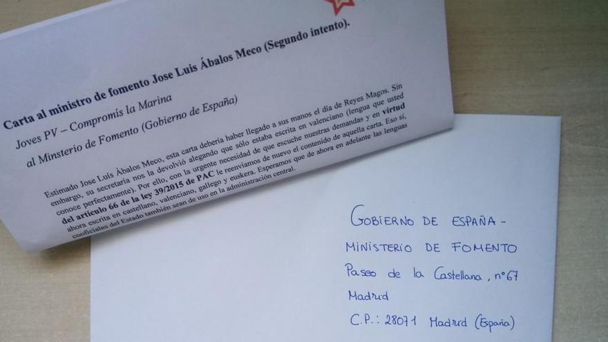 Fomento devuelve una carta sobre la AP-7 de Joves de Compromís de la Marina al estar en valenciano