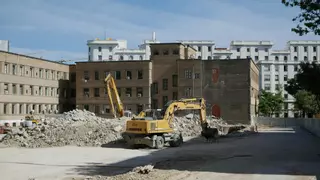 Desaparece el ala este del cuartel de Mayandía de Zaragoza