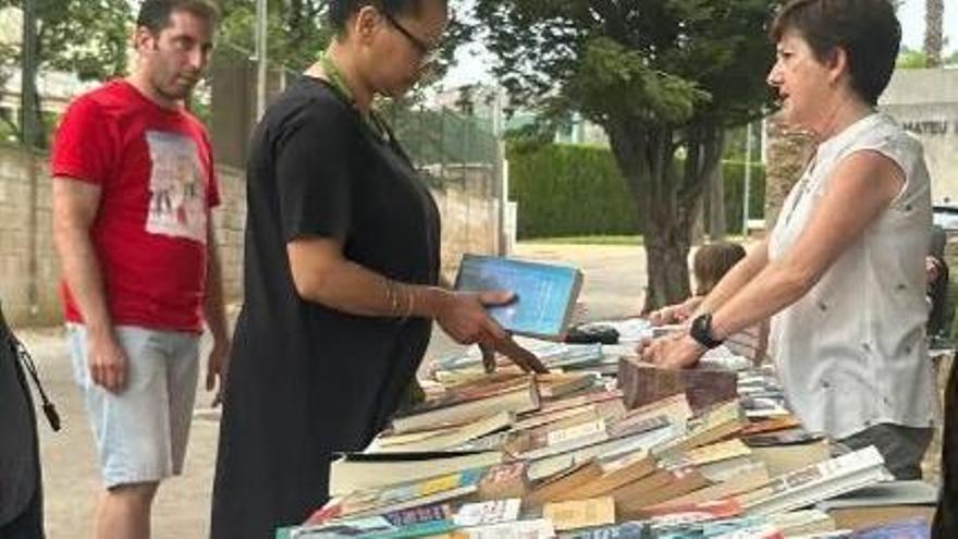 Uno de los mercadillos de libros realizados.